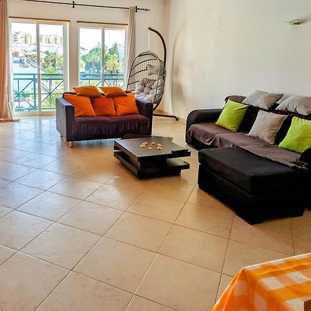 Two Bedroom Apartment - 110M2, Ac, Terrace, Wi-Fi ลากอส ภายนอก รูปภาพ