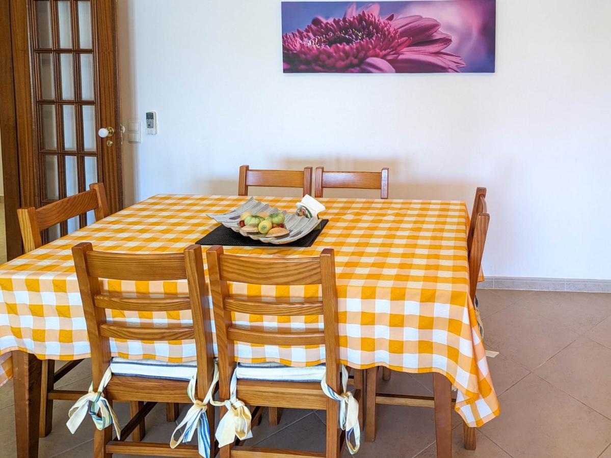 Two Bedroom Apartment - 110M2, Ac, Terrace, Wi-Fi ลากอส ภายนอก รูปภาพ