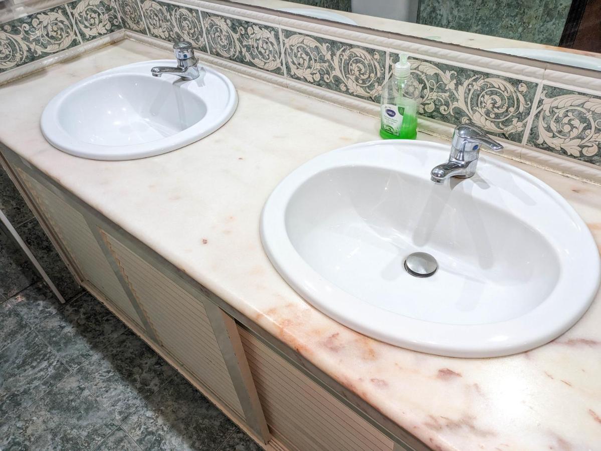 Two Bedroom Apartment - 110M2, Ac, Terrace, Wi-Fi ลากอส ภายนอก รูปภาพ