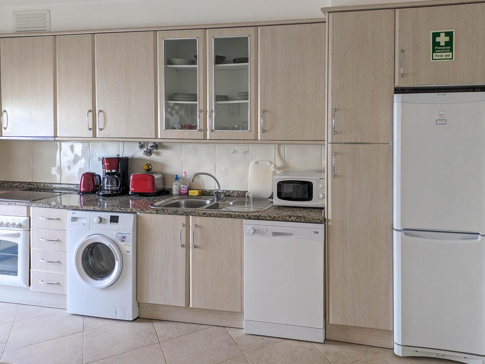 Two Bedroom Apartment - 110M2, Ac, Terrace, Wi-Fi ลากอส ภายนอก รูปภาพ