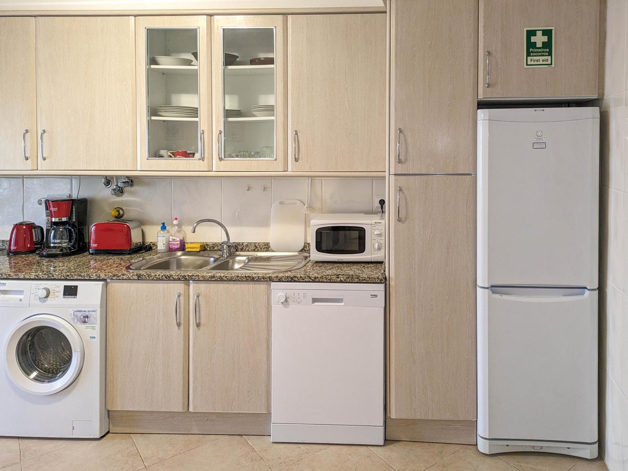 Two Bedroom Apartment - 110M2, Ac, Terrace, Wi-Fi ลากอส ภายนอก รูปภาพ