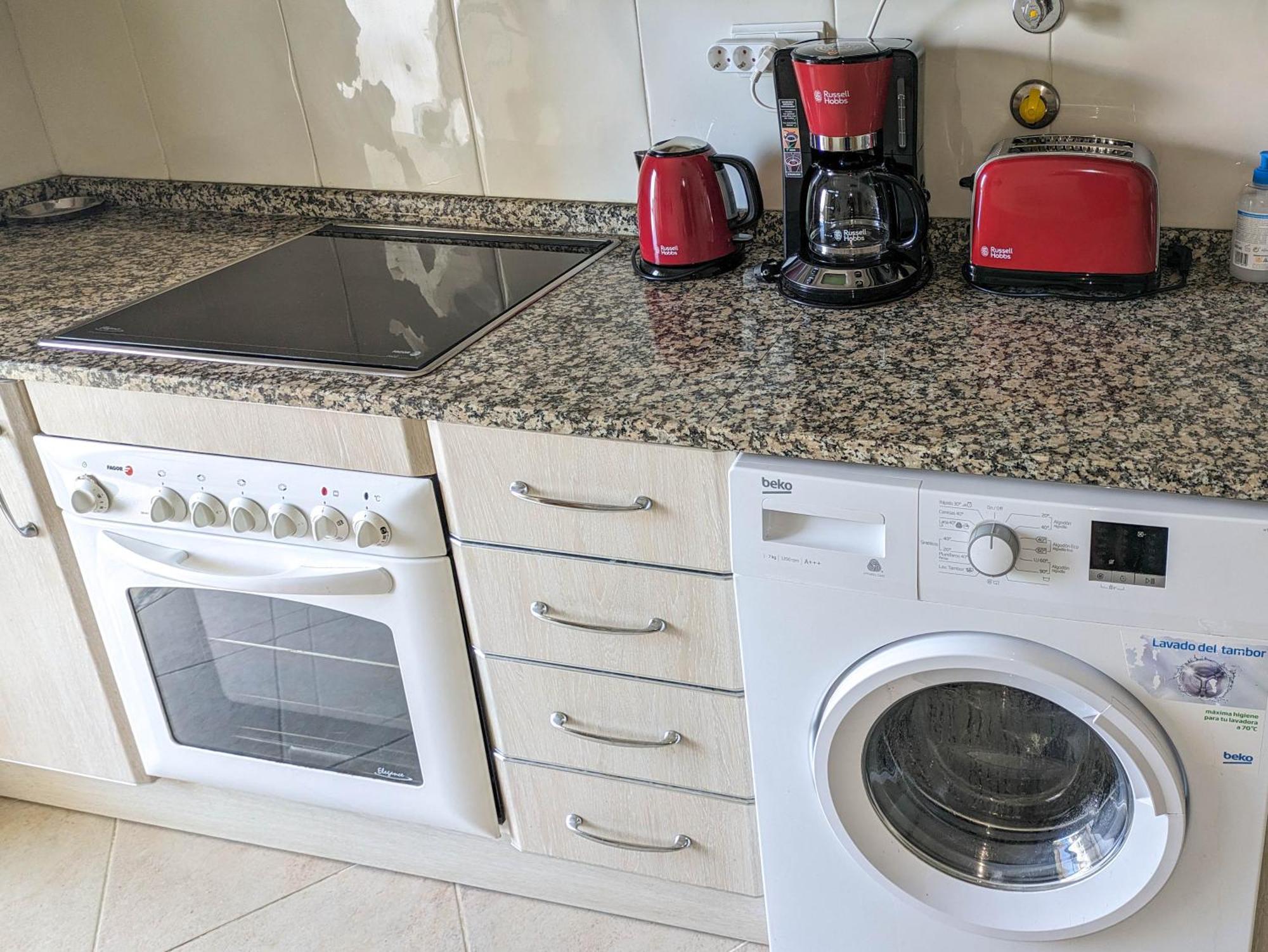 Two Bedroom Apartment - 110M2, Ac, Terrace, Wi-Fi ลากอส ภายนอก รูปภาพ